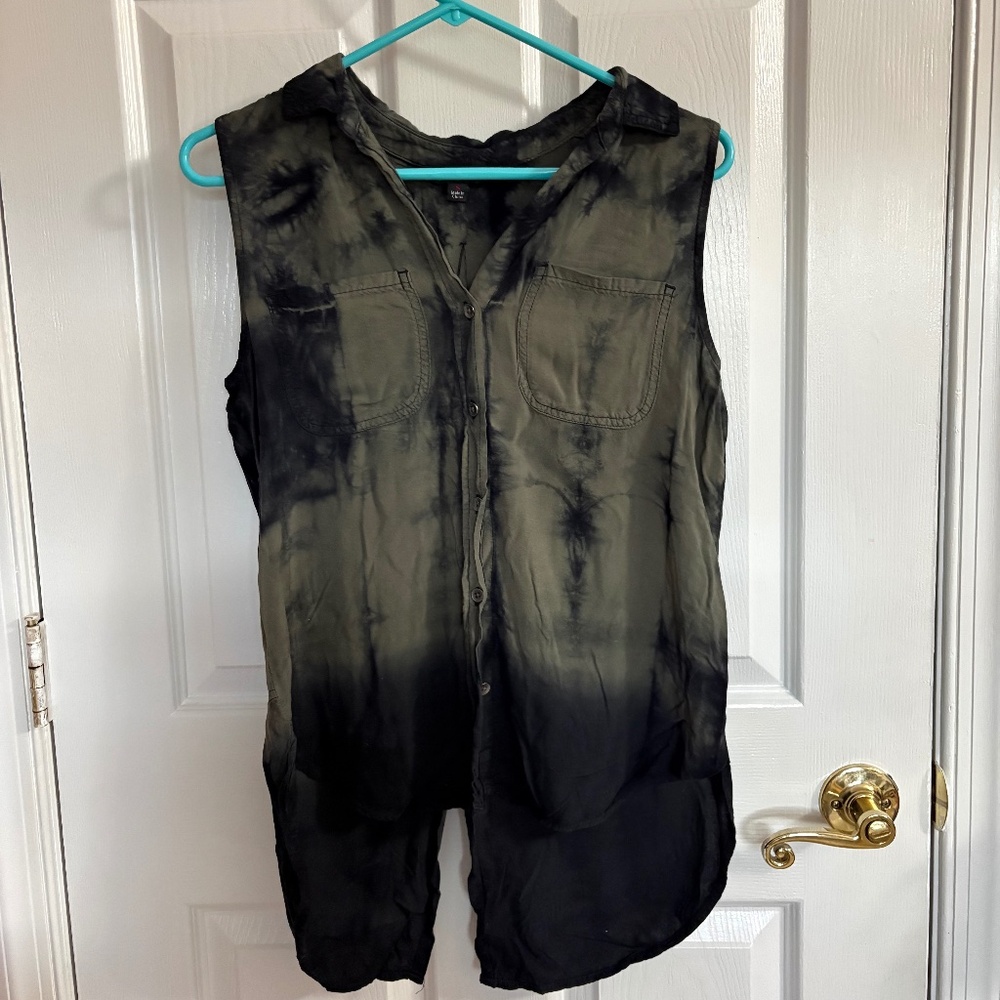 🖤 Rock & Republic Tie-Dye Sleeveless Button-Up | Size S